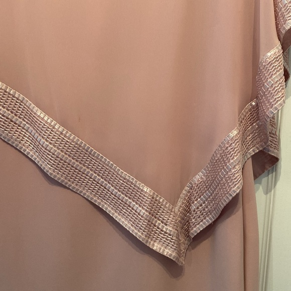 Laura Poncho Dress. - Picture 3 of 6